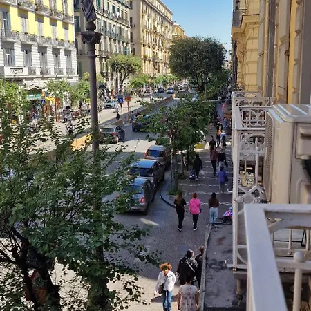 Dimora Partenopea Pensión