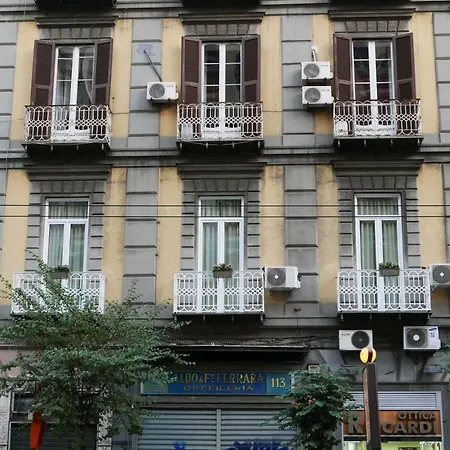 Dimora Partenopea Pensión 2*