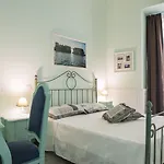 Dimora Partenopea 4* نابولي